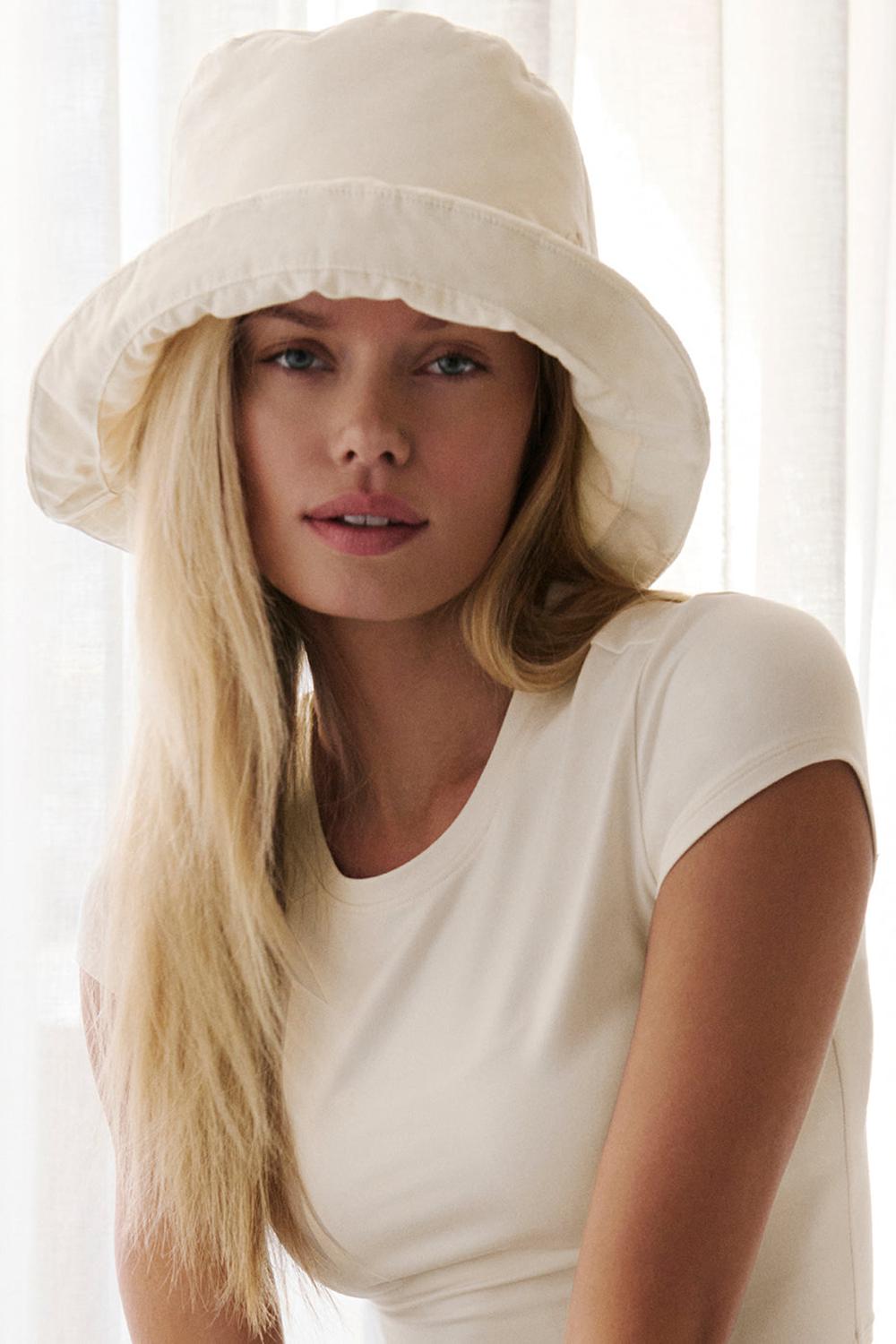 Men Alo Yoga Good Shade Bucket Hat Oat Milk | India  25937-FANR