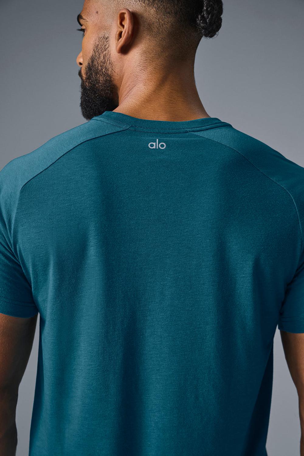 Men Alo Yoga Triumph Raglan Tee Oceanic Teal | India  64085-JAYI