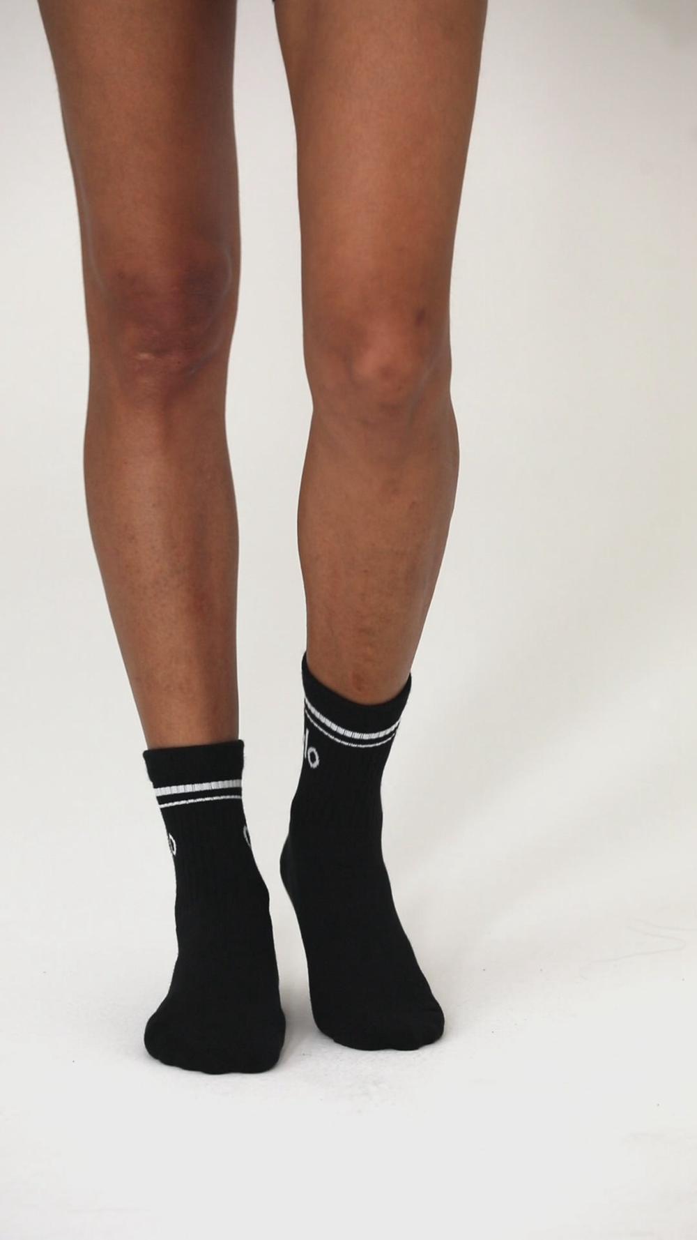Men Alo Yoga Unisex Half-Crew Throwback Sock Gravel / White | India  69537-KPUF