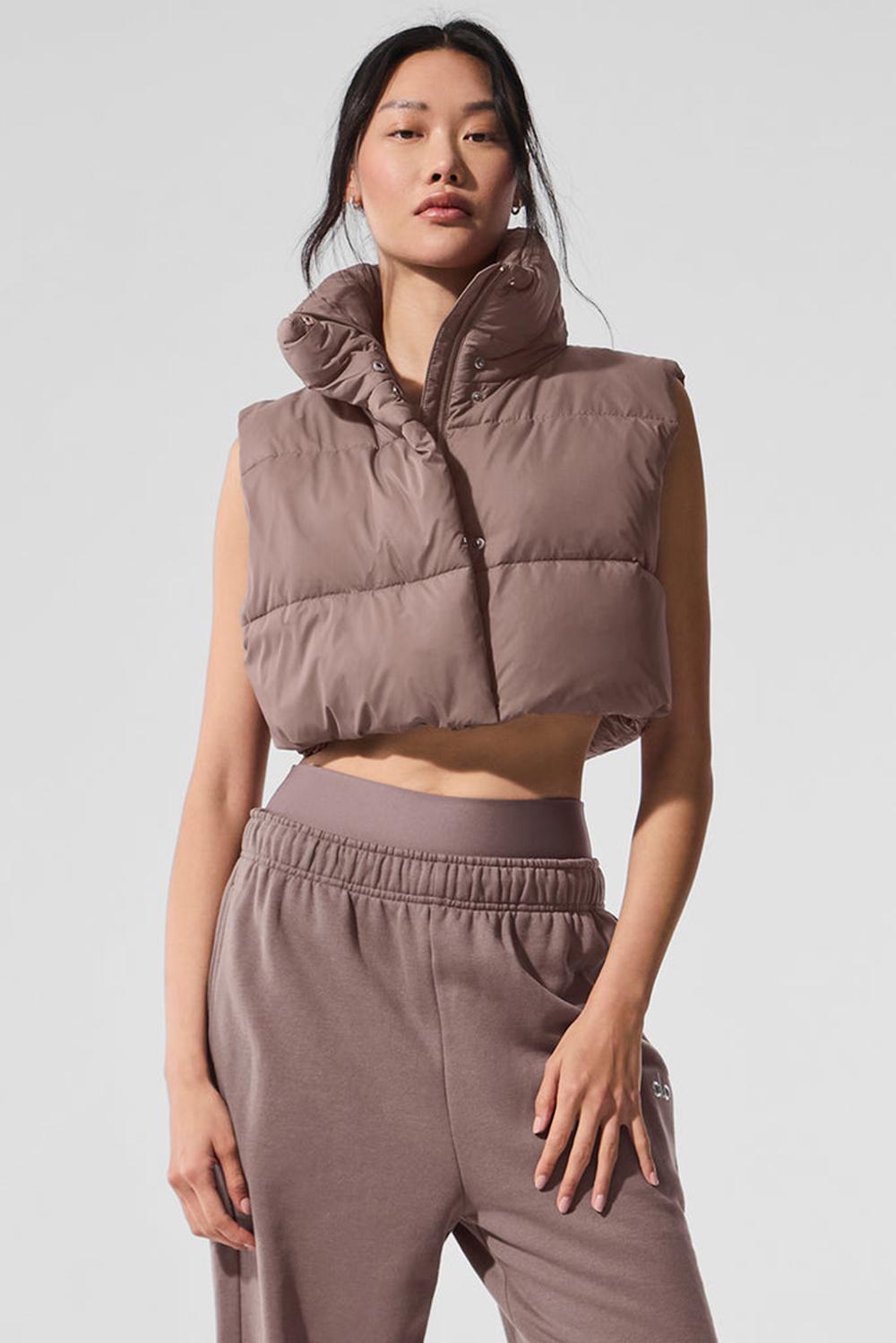 Women Alo Yoga Extreme Cropped Gold Rush Puffer Vest Mushroom | India  31709-JBUK