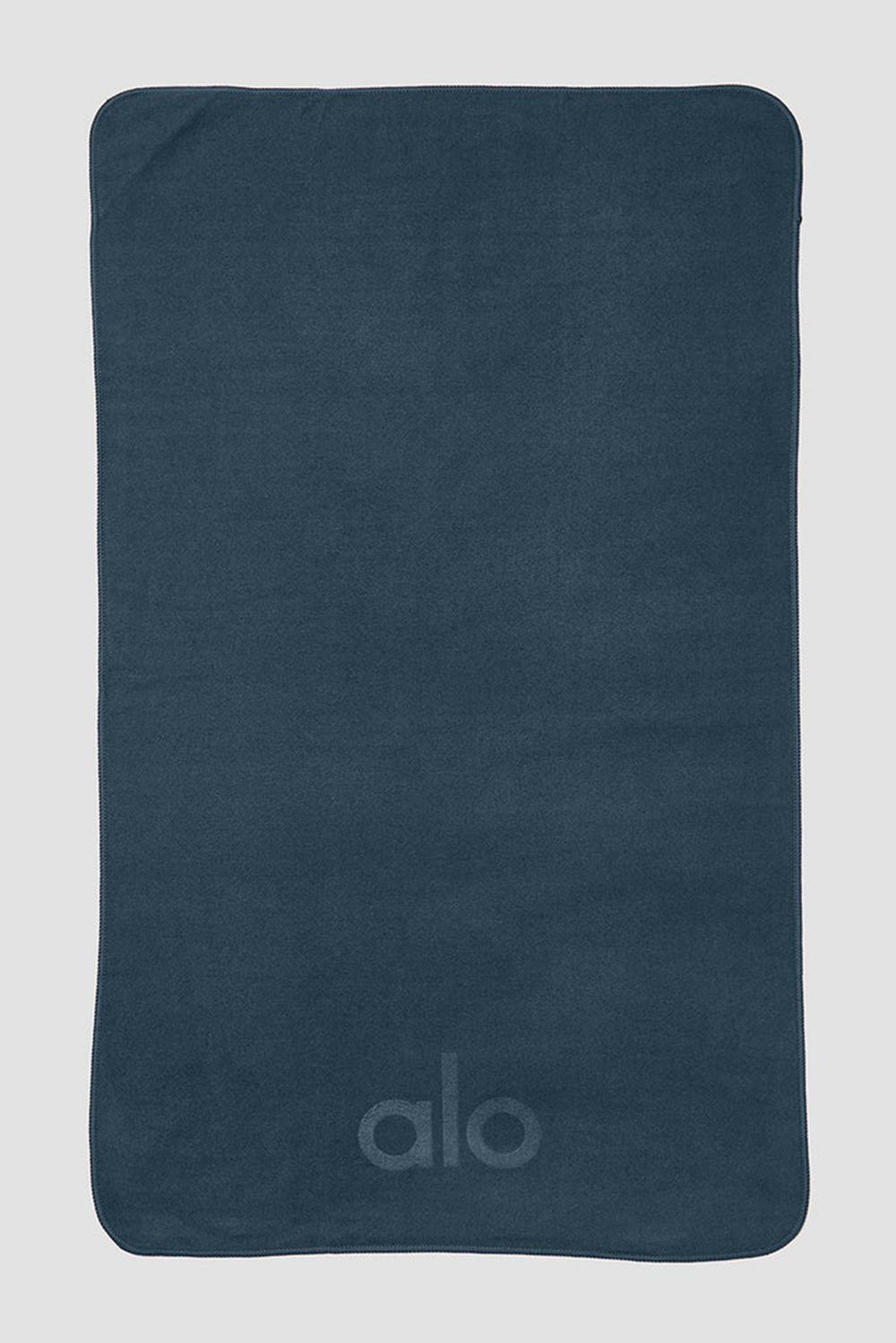 Women Alo Yoga Performance No Sweat Hand Towel Eclipse | India  46218-FRGB