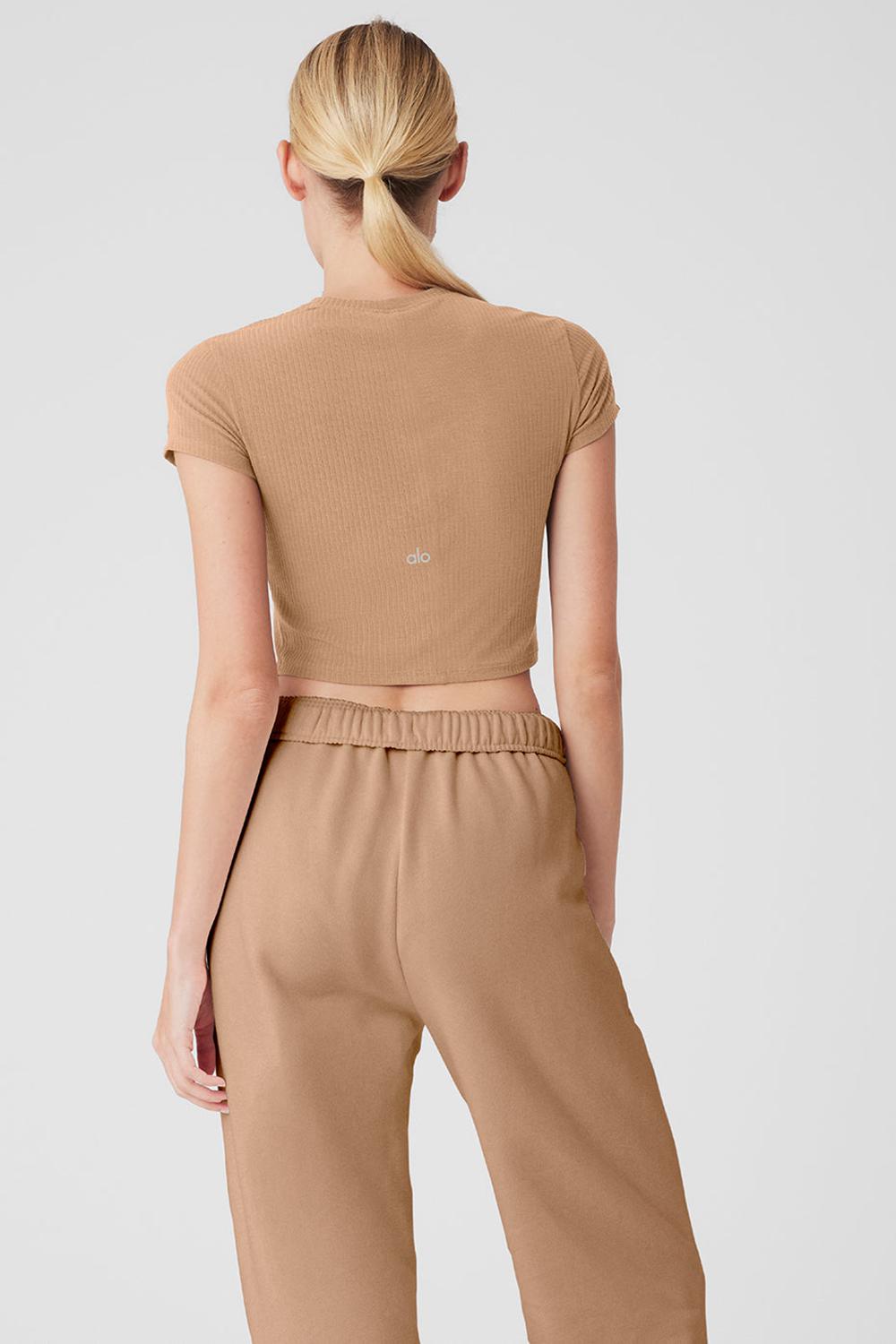 Women Alo Yoga Ribbed Sea Coast Cropped Sleeve Tee Toasted Almond | India  10273-IQDO